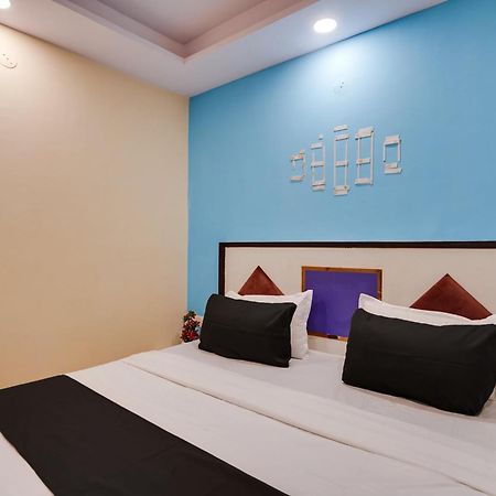 Super Hotel O Hotel Gold Star Ню Делхи Екстериор снимка