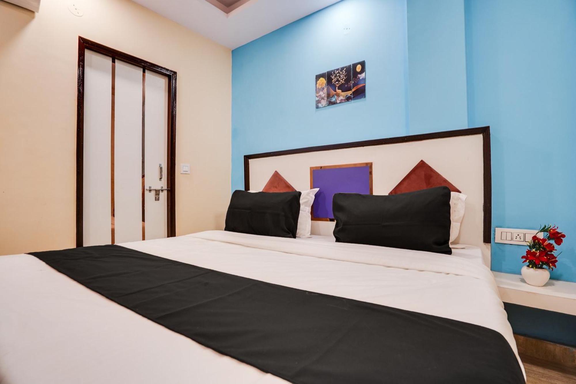 Super Hotel O Hotel Gold Star Ню Делхи Екстериор снимка