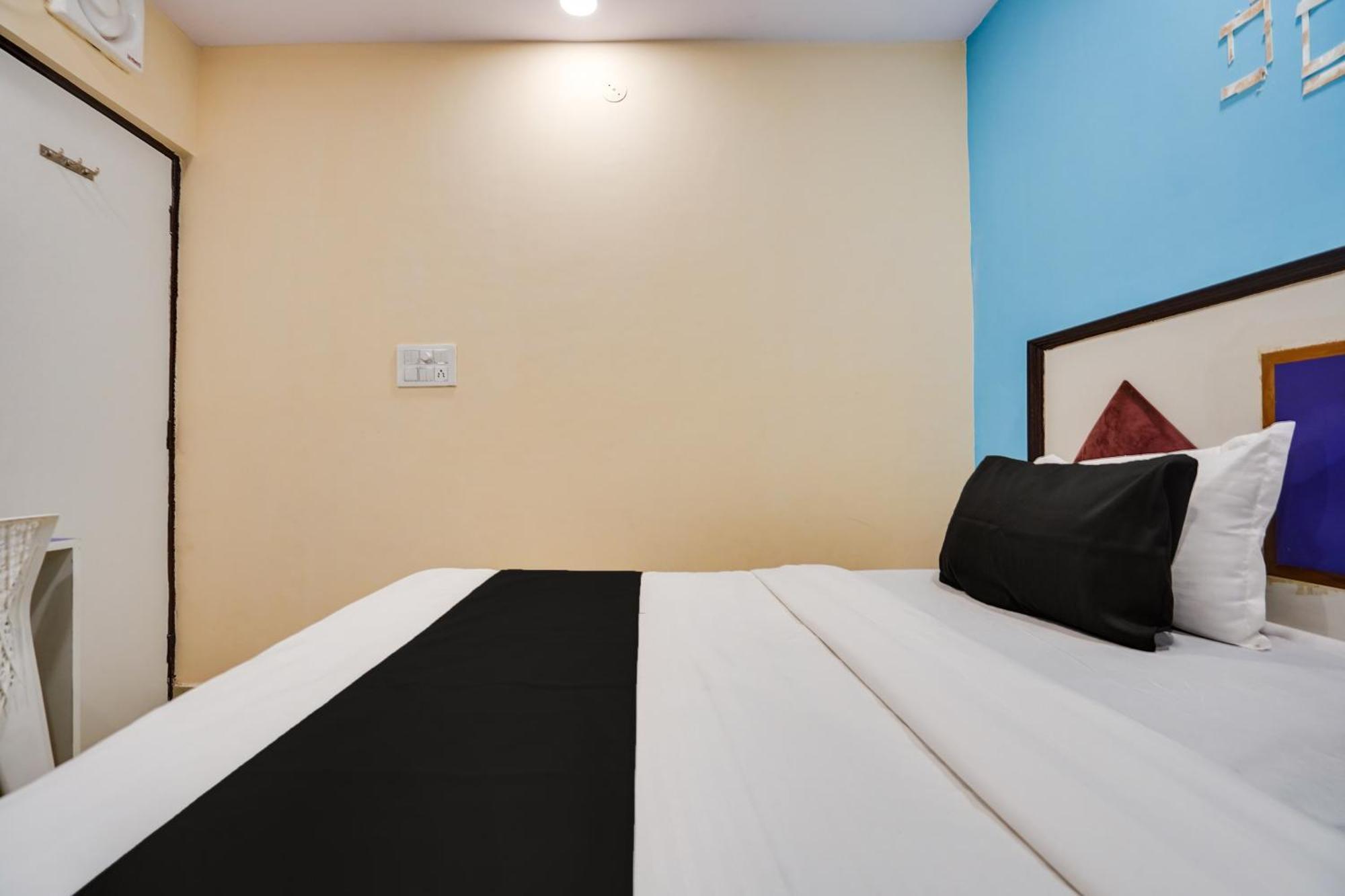 Super Hotel O Hotel Gold Star Ню Делхи Екстериор снимка