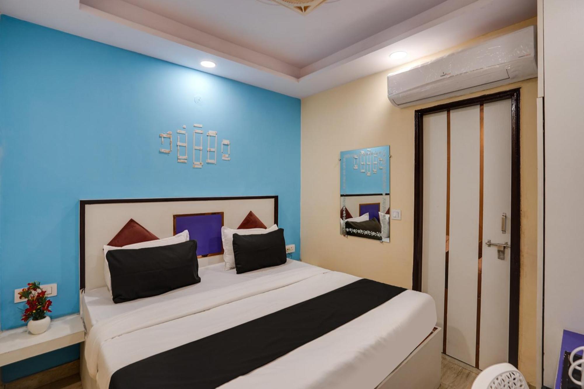 Super Hotel O Hotel Gold Star Ню Делхи Екстериор снимка