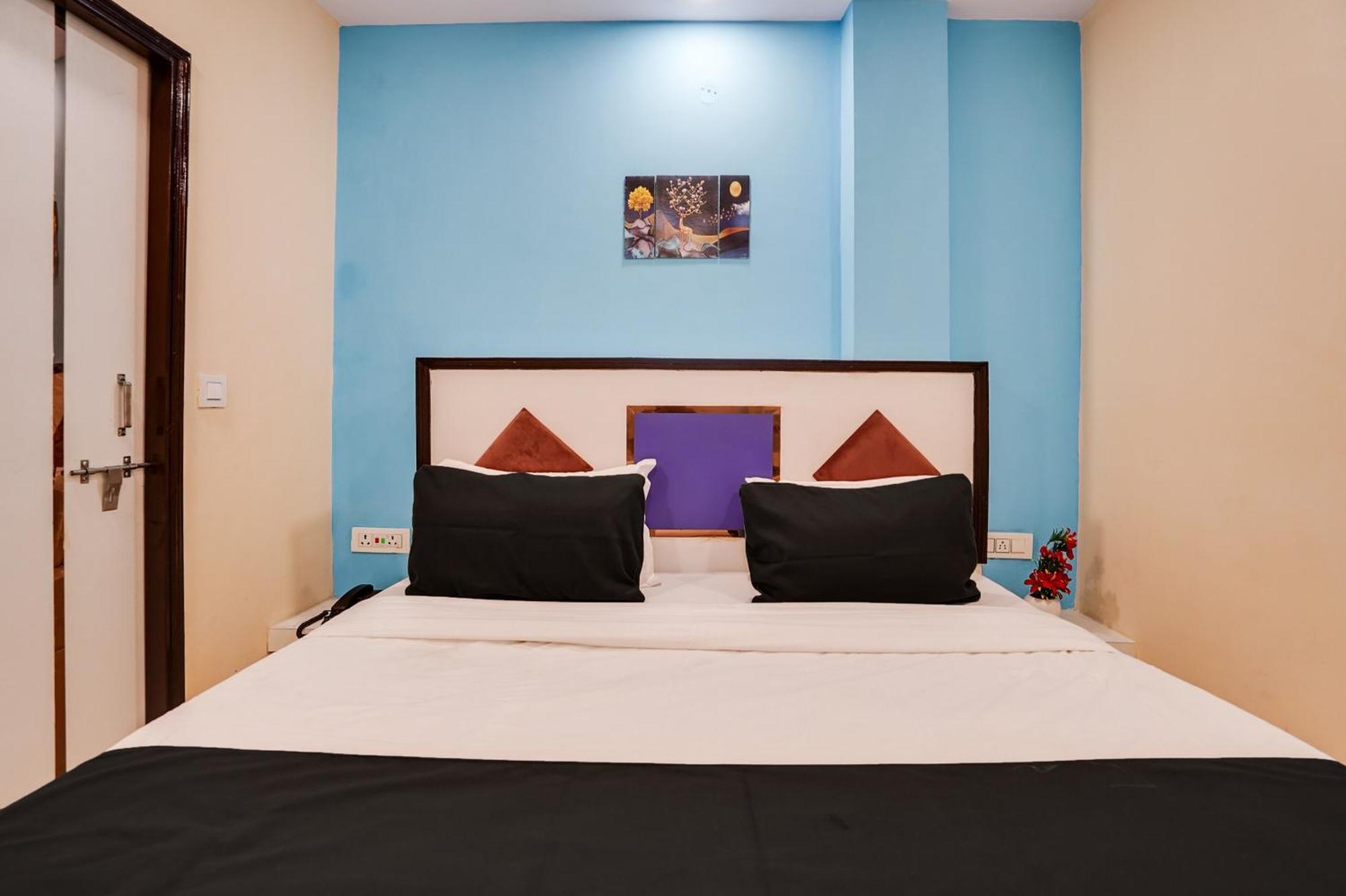 Super Hotel O Hotel Gold Star Ню Делхи Екстериор снимка