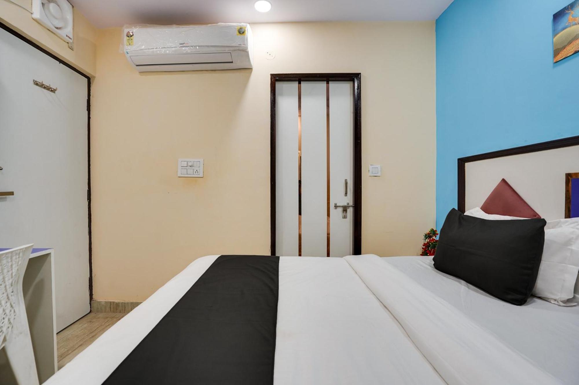 Super Hotel O Hotel Gold Star Ню Делхи Екстериор снимка
