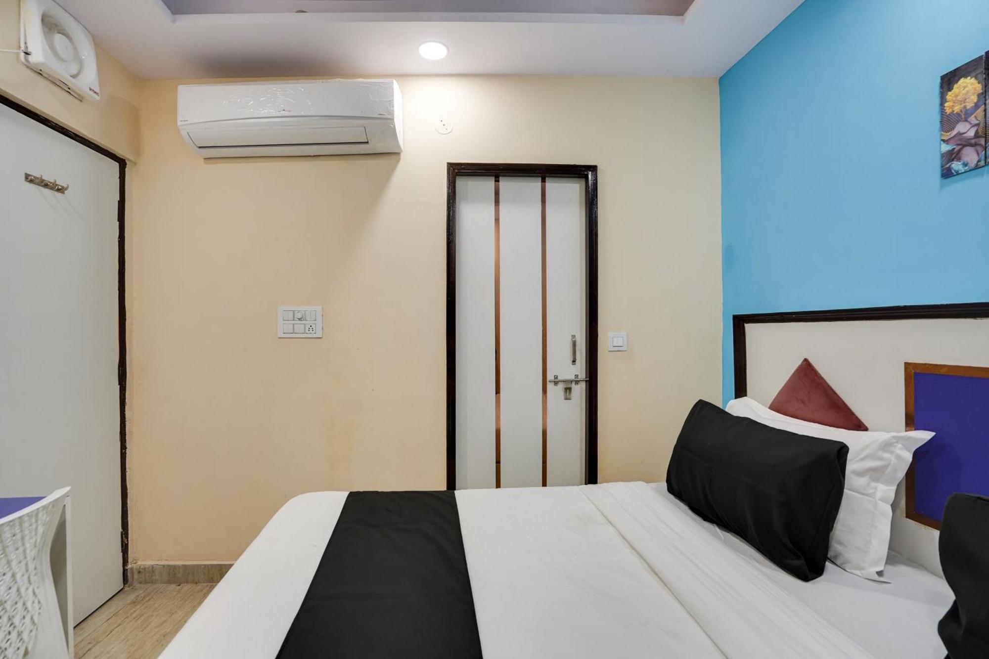 Super Hotel O Hotel Gold Star Ню Делхи Екстериор снимка